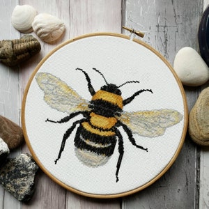 Bee Cross Stitch Pattern PDF - Modern Cross Stitch Sampler - Instant Download Digital Pattern