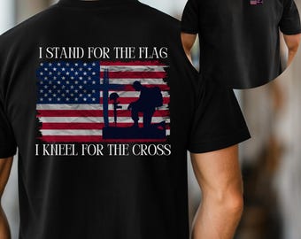 Camiseta unisex "Defiendo la bandera, arrodíllate ante la cruz", camiseta cristiana, ropa de fe, camiseta de Jesús, regalo religioso, colores cómodos