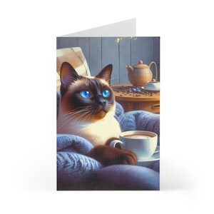 Lot de 7 cartes de voeux - Adorable chat siamois se relaxant avec du café - Parfait pour les amoureux des animaux de compagnie, souhaits d'anniversaire, remerciements, jolies cartes