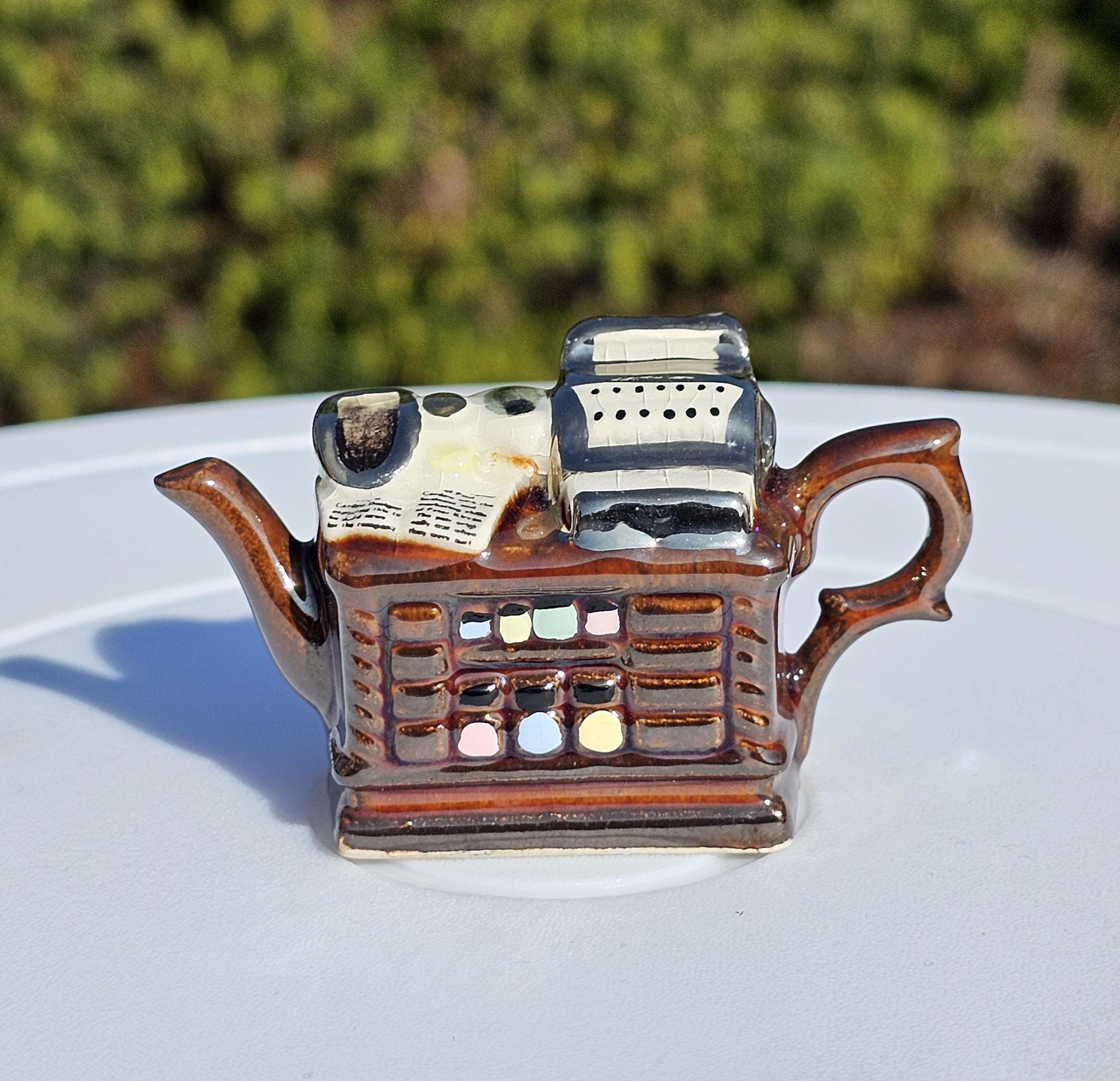 Vintage Paul Cardew Designs Tiny Teapots: Teashop Counter Tiny