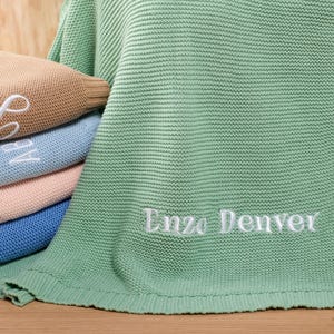 パーソナライズされたニット刺繍入りベビーネームブランケット、モノグラム入りコットンニュートラルベビーブランケット、チャイルドシート用ベビーブランケット、お帰りのお祝いギフト