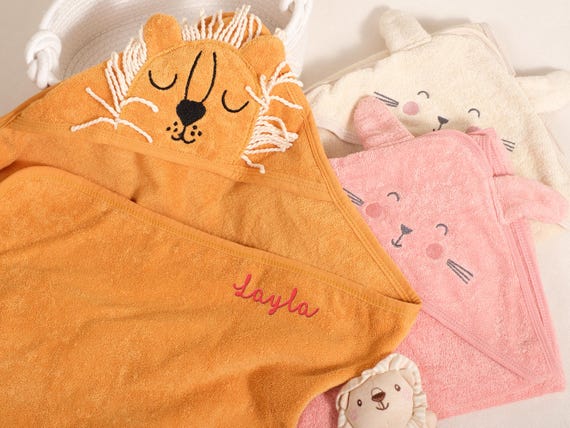 Personalized Baby Hooded Towel – Soft Cotton Embroidered Bath Wrap, Custom Newborn Gift for Baby Showers and Treasured Keepsake Memory
