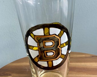 Boston Bruins Large Beer Glass, Swirl Design, Hand Painted Personalized Gift, Boston Sports Fan