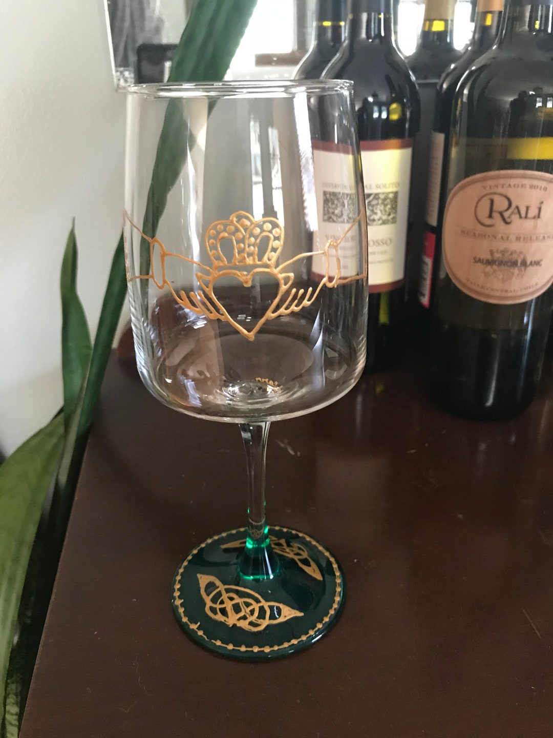 Wine Glass Claddagh Irish Wine Glass St Patricks Day Glass Etsy