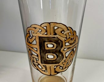 Boston Bruins Unique Design Beer Glass, Dara Knot Celtic Design, Hand Painted Personalized Gift, Boston Sports Fan