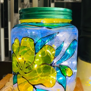 Jarrón de lirios florales pintado a mano: almacenamiento para cocina y baño, luz de hadas