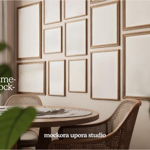 Maqueta de pared de galería PSD: Exhibición de arte interior, póster múltiple DIN A (descarga digital)