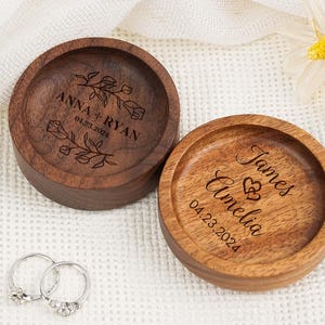 Custom Round Wood Ring Dish,Personalized Wooden Ring Dish,Engagement Ring Holder,Custom Engraved Jewelry Dish,Wedding Gift,Anniversary Gift