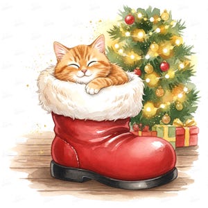 Peut inclure: Illustration à l'aquarelle d'un chat roux niché dans une botte de Noël rouge avec une bordure en fausse fourrure blanche. Un sapin de Noël décoré avec des ornements et des lumières est en arrière-plan, ainsi que des cadeaux emballés. Le chat sourit.