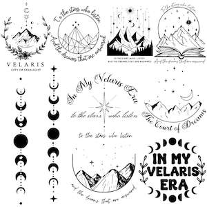 Puede incluir: Ilustraciones en blanco y negro con paisajes montañosos, cuerpos celestes y frases como "To the stars who listen" e "In My Velaris Era." Los diseños incluyen arreglos circulares y verticales con elementos decorativos.