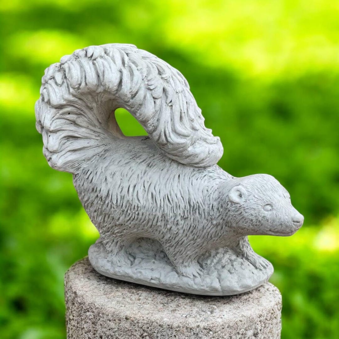 Beton Skunk Sculpture, Backyard Animal Art, Cement Skunk Design, Animal ...