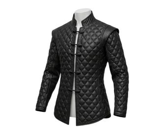 Puede incluir: Una chaqueta acolchada negra con cuello mandarín y cierre de botones. La chaqueta tiene un patrón de diamante y está hecha de cuero.