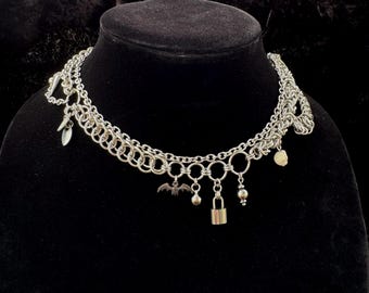 collar con dije de cota de malla