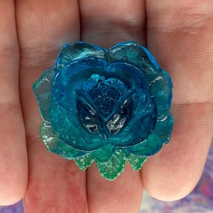 Ein Handgemachter Blaue Rose Magnet Kunstharz und Keramik