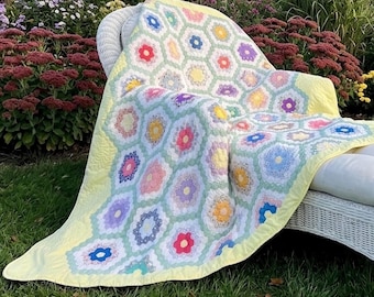 Vintage 1960s–1970s Grandmother’s Flower Garden Quilt – Hand Quilted – 90” x 100”