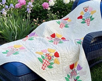 Vintage 1950s Tulip Basket Quilt – Exquisite Hand Quilting – 67” x 70”
