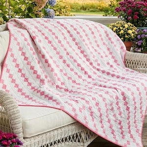 Vintage rosa och vitt täcke med fyra lappar från 1930- och 1940-talet — Handquiltat — 152,5 x 202,5 ​​cm