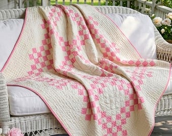 Vintage rosa och vitt irländskt kedjetäcke | 1940-talet | Handquiltat | 152 x 213 cm