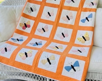Courtepointe papillon vintage : matelassée à la main des années 1930 (62 x 72 pouces)