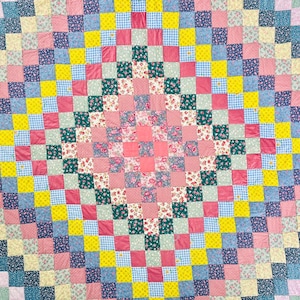 Trip Around the World Antique Quilt; Circa 1940s-50s; vintage quilt; handmade quilt; cottagecore;