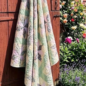 Antike 1880er Jahre Starn-Stern Cutter Quilt | Zeitgetragenes Primitive Bauernhaus Textil | 158cm x 200cm