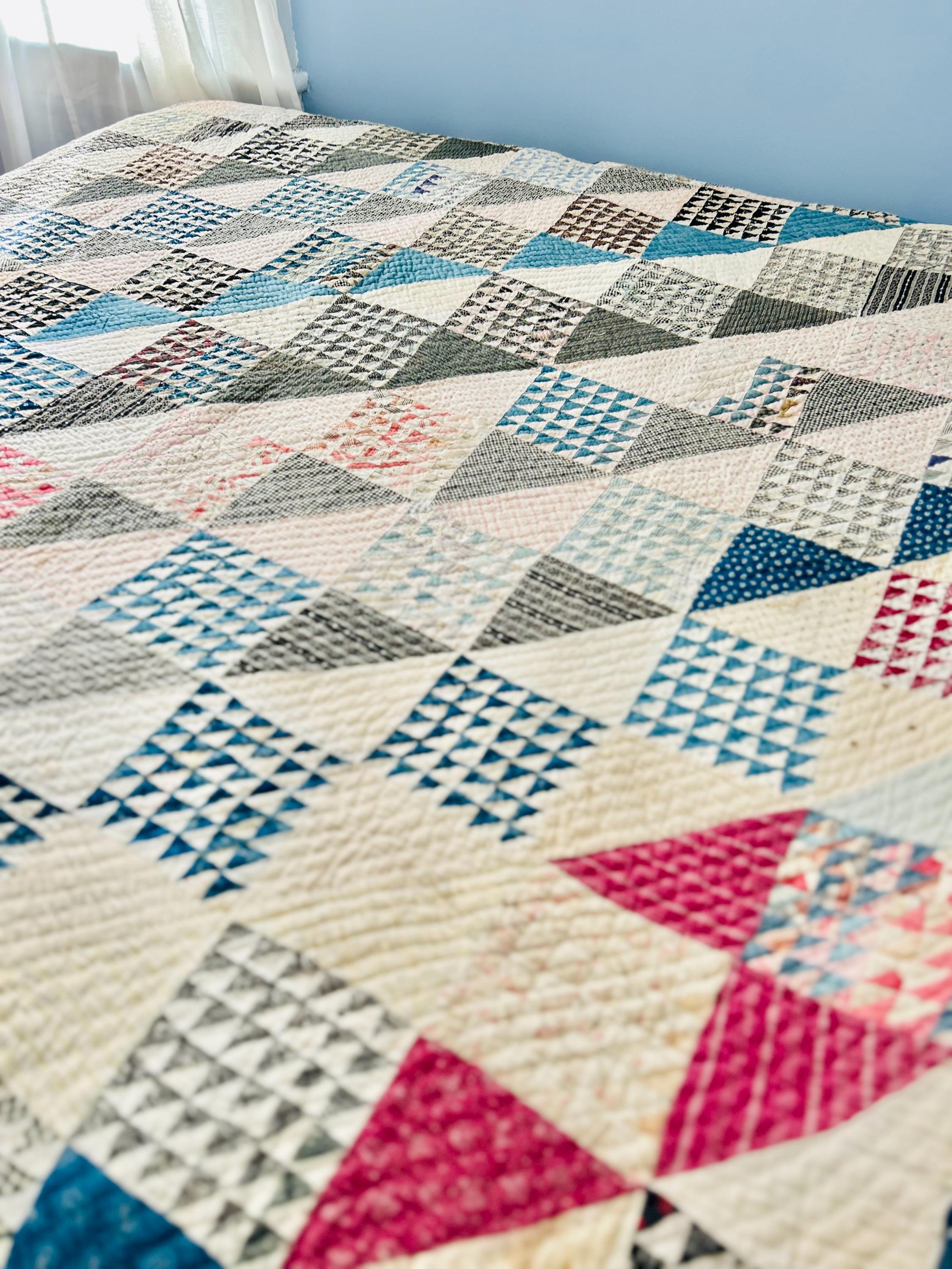 アンティークキルト／ビンテージキルト アンとアンディまたはトライアングルタイルアンティークキルト。1840