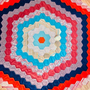Vintage honingraatquilt uit de jaren 1950: handgestikt polyester, 79 x 88
