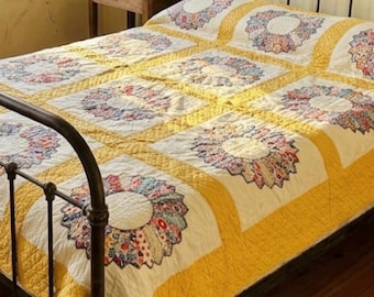 Vintage Dresden bordquilt uit de jaren 30 – handgequilt geel-witte applicatiequilt – 65 x 87 inch