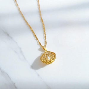 Shell Pearl Pendant Necklace: Stainless Steel Minimalist Jewelry