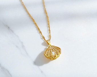 Shell Pearl Pendant Necklace: Stainless Steel Minimalist Jewelry