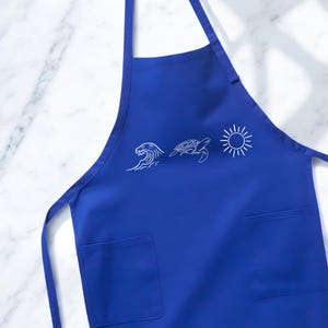 Ocean Wave Turtle Sun Apron, Coastal Beach Lover Kitchen Apron with Pockets, Nautical Sea Life Cooking Gift, Ocean Graphic Kitchen Apron