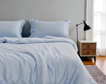 Juego de cama de seda morera azul claro hecho a mano: funda de cama y fundas de almohada naturales
