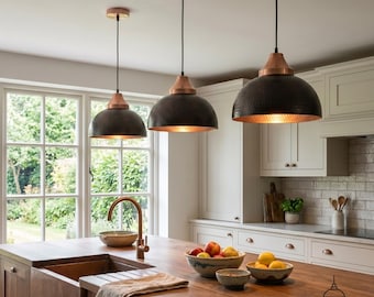 Lámpara colgante de cobre martillado hecha a mano: iluminación rústica en negro oxidado