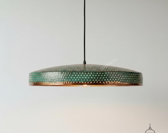 Handgefertigte Grünspan Pendelleuchte: Perforierte Mid-Century Modern Deckenleuchte