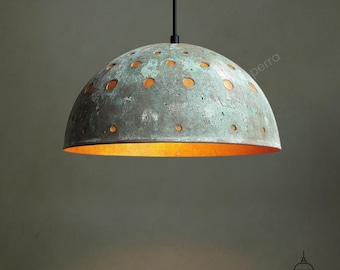 Handgjord pendellampa i genombruten koppar: Oxiderad grön patina, lantlig stil