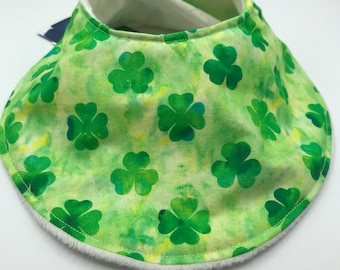 Babero, babero de trébol, San Patricio, regalo para bebé, bebé recién nacido, babero para babas, baby shower, unisex, género neutro, oso, babero para bebé, Irlanda, irlandés.