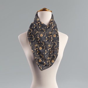 Floral Bee Scarf: Lightweight Polyester Neck Wrap