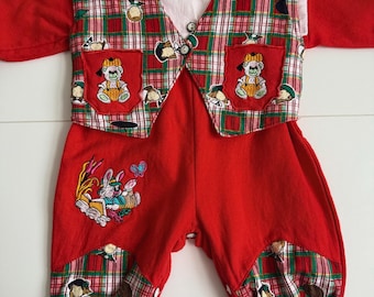 Mameluco vintage para bebé – Diseño de conejito y oso a cuadros rojos