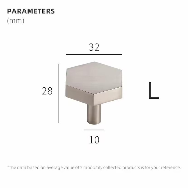 Op de afbeelding: Een zilverkleurige kastknop met een zeshoekige bovenkant, 3,2 cm breed, 2,8 cm hoog en 1 cm diep. De knop heeft een cilindrische basis. De afbeelding bevat de tekst "PARAMETERS (mm)".
