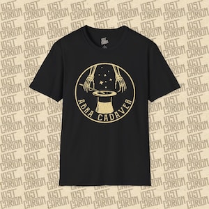 Griezelig Abra Cadaver-T-shirt, uniek donker ontwerp van Lost Carton, gothcore, magische geschenken, geestige geschenken, alternatieve stijl, Victoriaanse mode