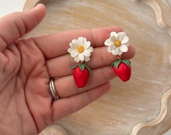 Pendientes colgantes de primavera con diseño de margarita y fresa