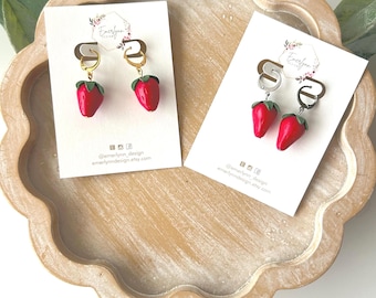 Pendientes de aro con forma de fresa y colgantes de primavera