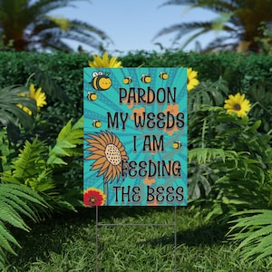 Perdone mis malas hierbas, estoy alimentando a las abejas, amante de las plantas polinizadoras, letrero de plástico para jardín.