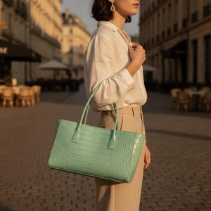 Mintgrön krokodilhandväska i konstläder Elegant handväska Tillfällig eller formell användning Modeaccessoar