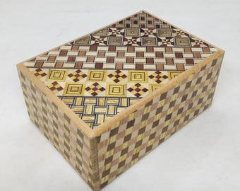 14-step Yosegi(top panel)/ichimatsu Japanese Puzzle box 4-sun Himitsu-bako by Hiroyuki Oka