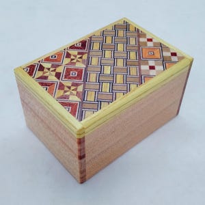 5 steps Yosegi/Natural wood 2.5 sun Japanese Puzzle box (Himitsu-bako) by Hiroyuki Oka