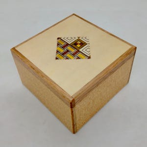 Square 12 steps One-point yosegi brown wooden edges (3.0inch/78mm) Japanese Puzzle box (Himitsu-bako) by Hiroyuki Oka