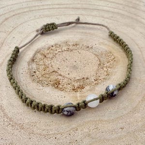 Verstellbares Hanf-Armband mit Landkarte Jaspis & weißer Jade - Stabilität und Frieden
