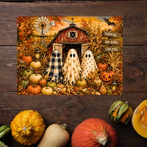 K&ouml;nnte beinhalten: Ein rechteckiges Metallschild mit einer herbstlichen Bauernhofszene und drei Geistern vor einer roten Scheune. Das Schild enth&auml;lt die Aufschriften PUMPKINS, HAY RIDES und CORN MAZE, umgeben von K&uuml;rbissen, Herbstlaub und einer Windm&uuml;hle.
