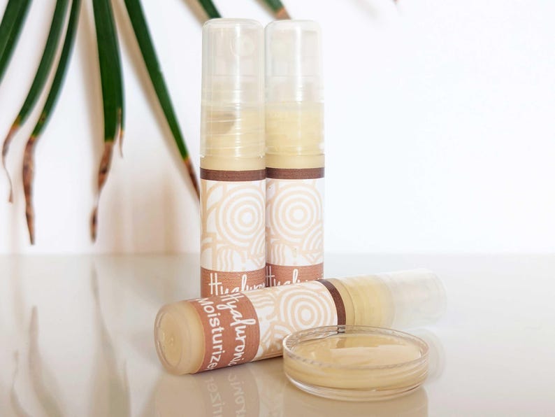 Natural Anti-aging Serum with Vitamin C, Hibiscus, and Bio-fermented Sea Kelp. Botanical ingredients tighten and tone the skin without harmful chemicals. Samples are available.